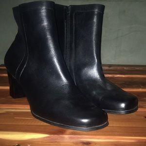 St. John’s Bay boots